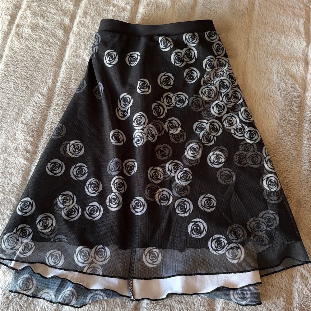 Women’s Eliza Audley Black and White Floral Skort, Tennis Skort, size Large